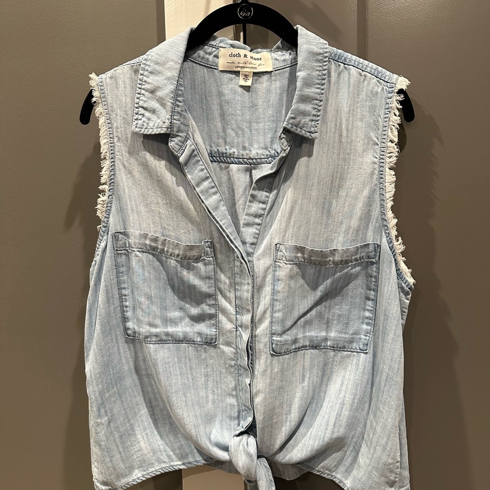 Cloth & Stone denim chambray top. Size L.